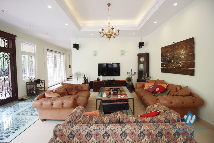 A huge 5  bedroom villa with indoor swimming pool for rent in Vuon Dao